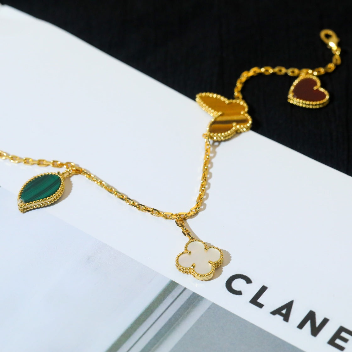 [LUXE]LUCKY SPRING 5 MOTIF GOLD BRACELET