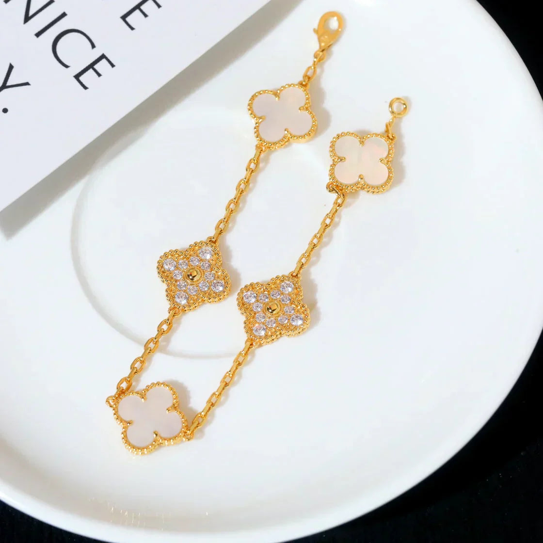 [LUXE]CLOVER WHITE PEARL MOP 5 MOTIF BRACELET COLLECTION