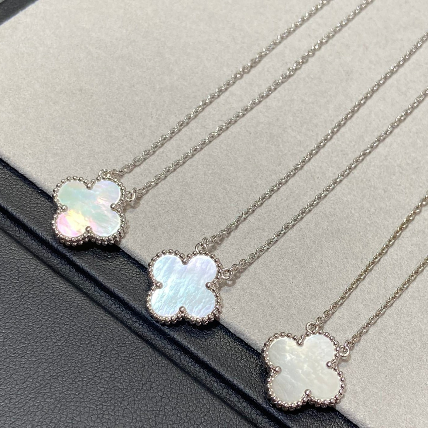 [LUXE]CLOVER MEDIUM SILVER WHITE MOP NECKLACE