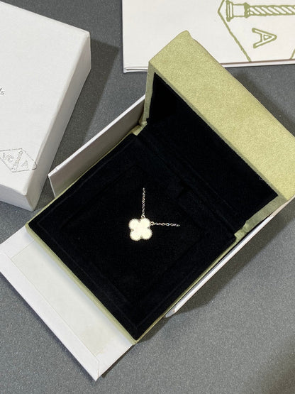 [LUXE]CLOVER MEDIUM SILVER WHITE MOP NECKLACE