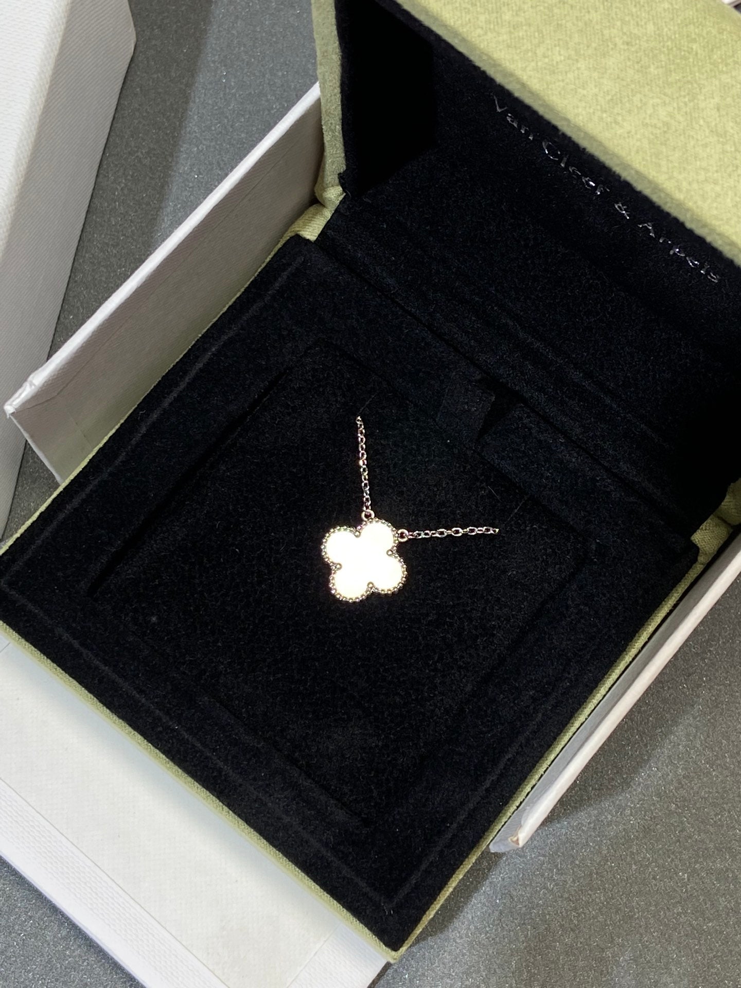 [LUXE]CLOVER MEDIUM SILVER WHITE MOP NECKLACE