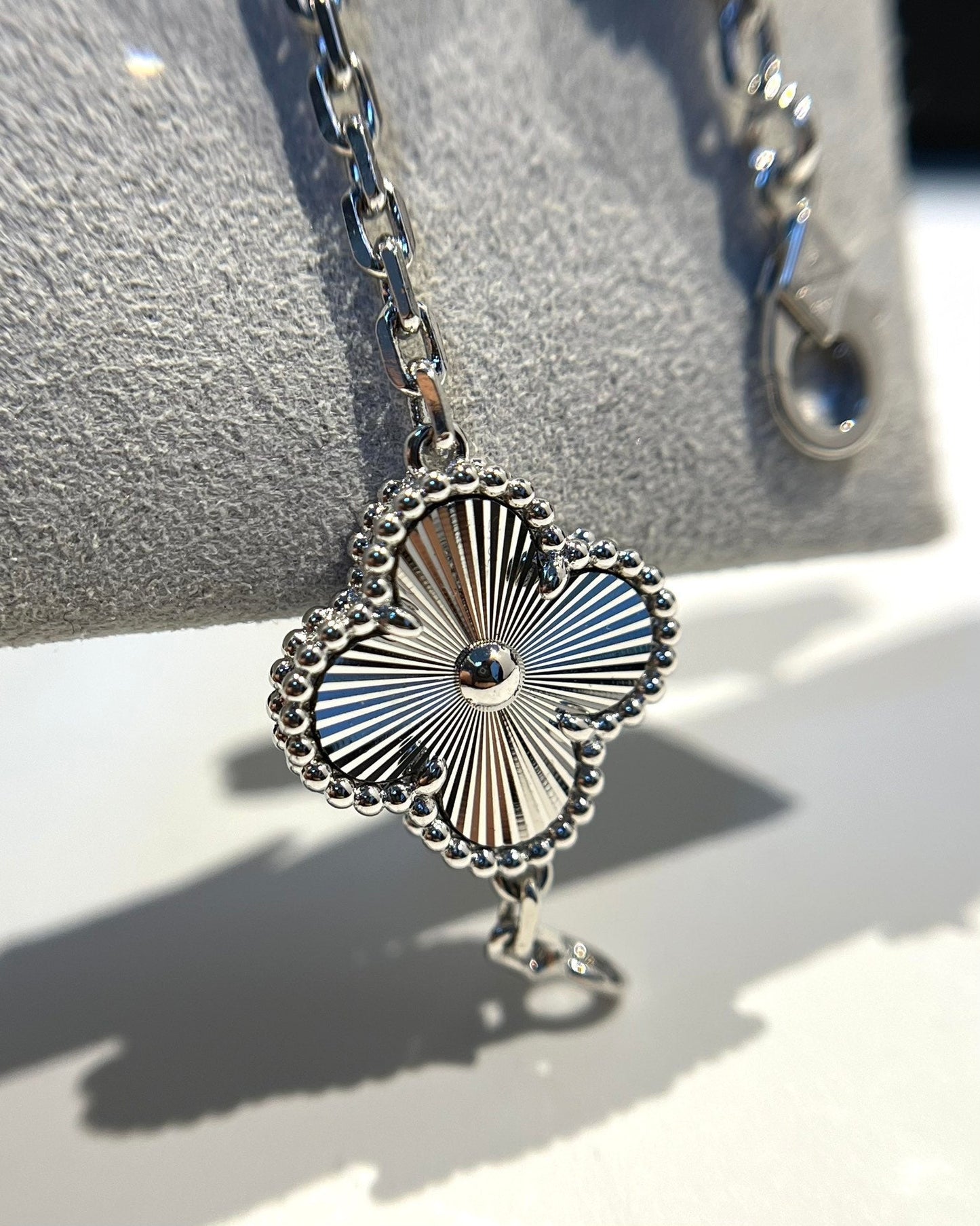 [LUXE] CLOVER 5 MOTIF LASER BRACELET COLLECTION