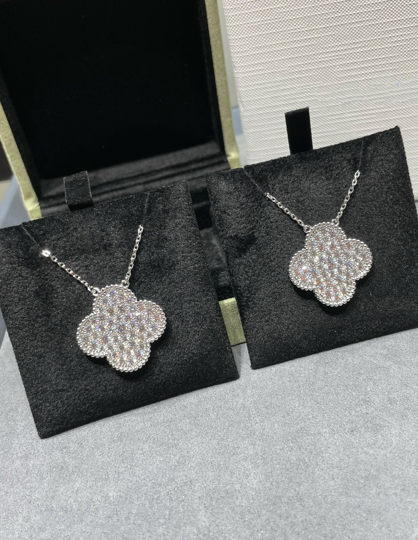 [LUXE]CLOVER 25MM LARGE PENDANT DIAMOND PAVED SILVER NECKLACE