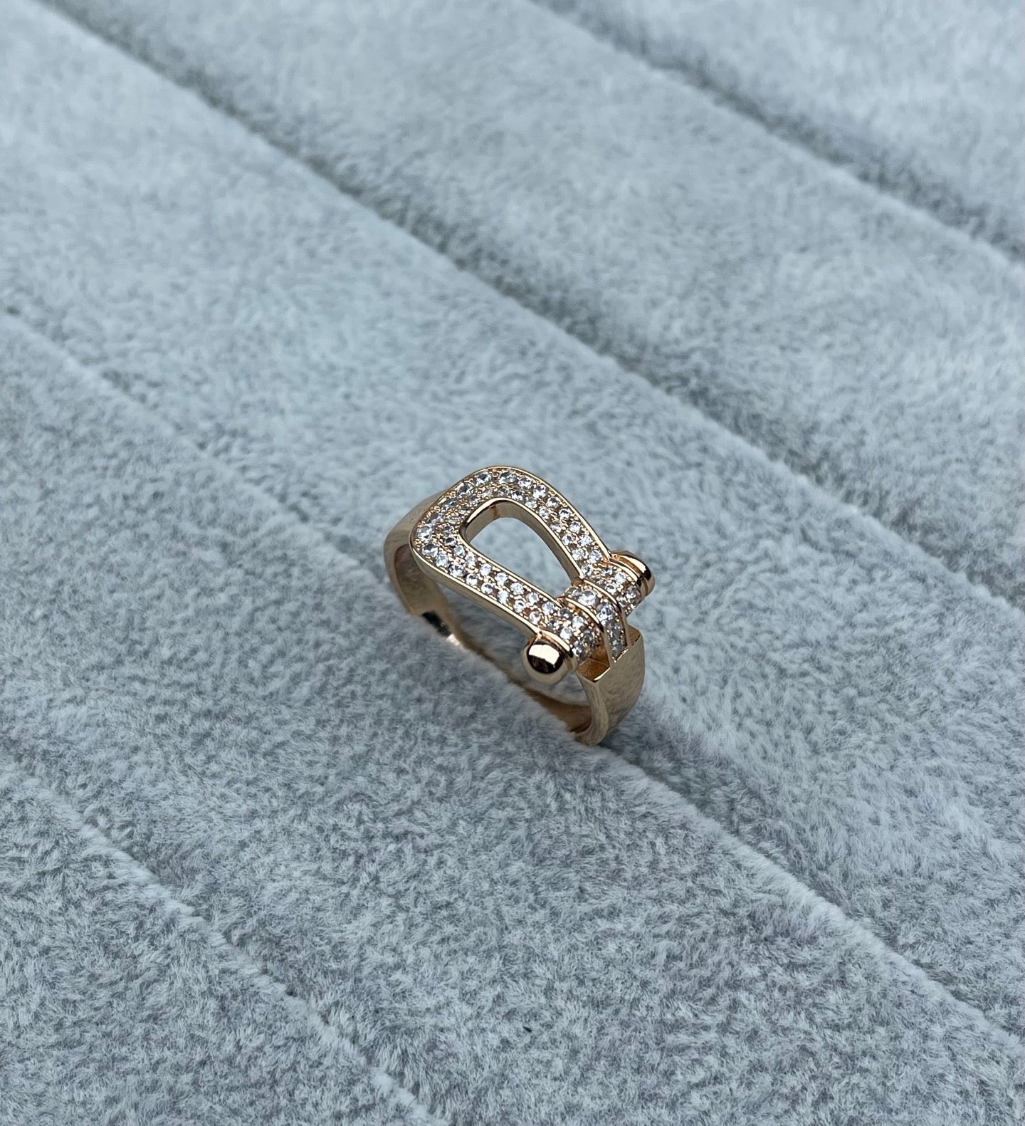 [LUXE]Wide Hoof-Shaped Diamond-Studded Ring