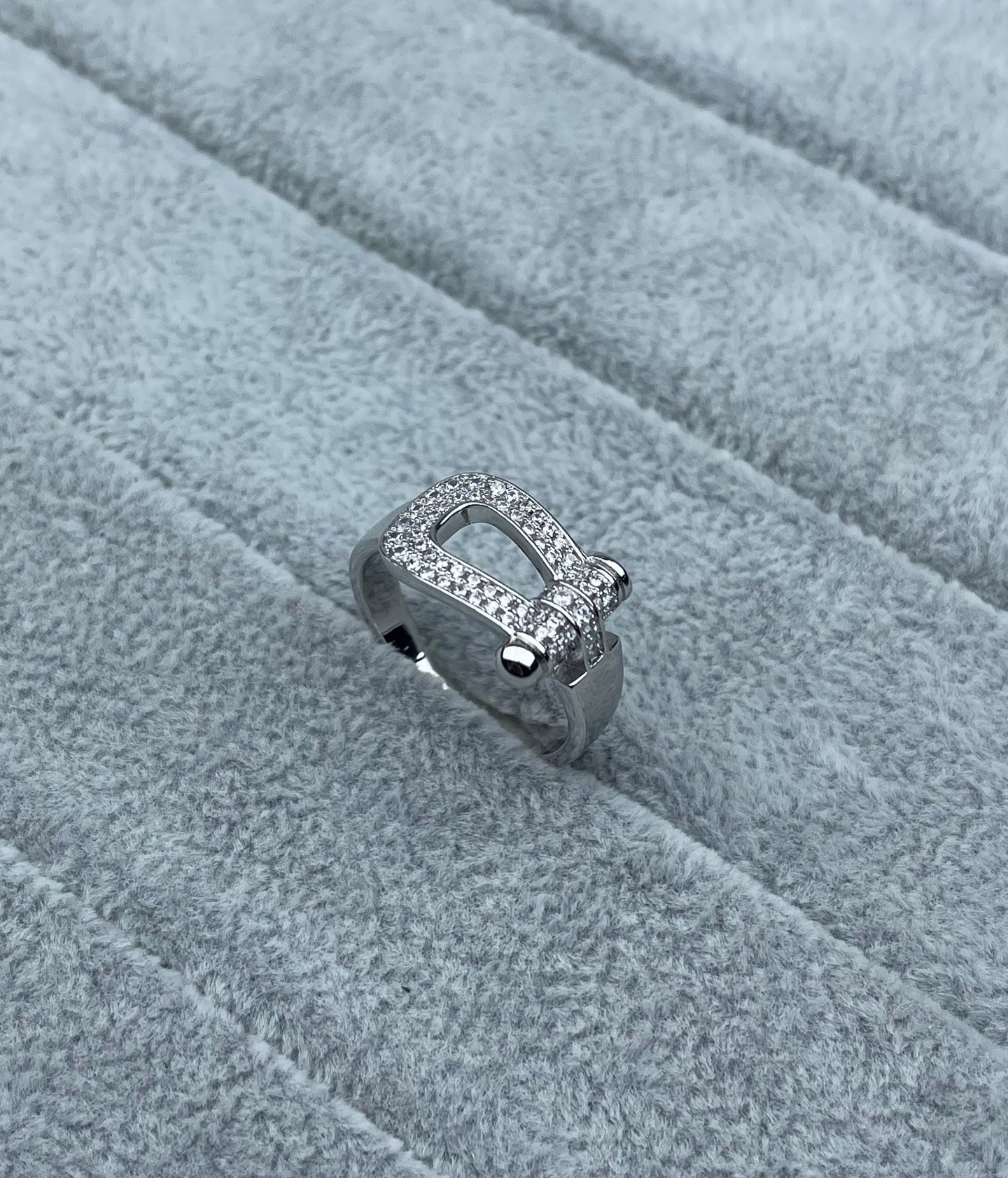 [LUXE]Wide Hoof-Shaped Diamond-Studded Ring
