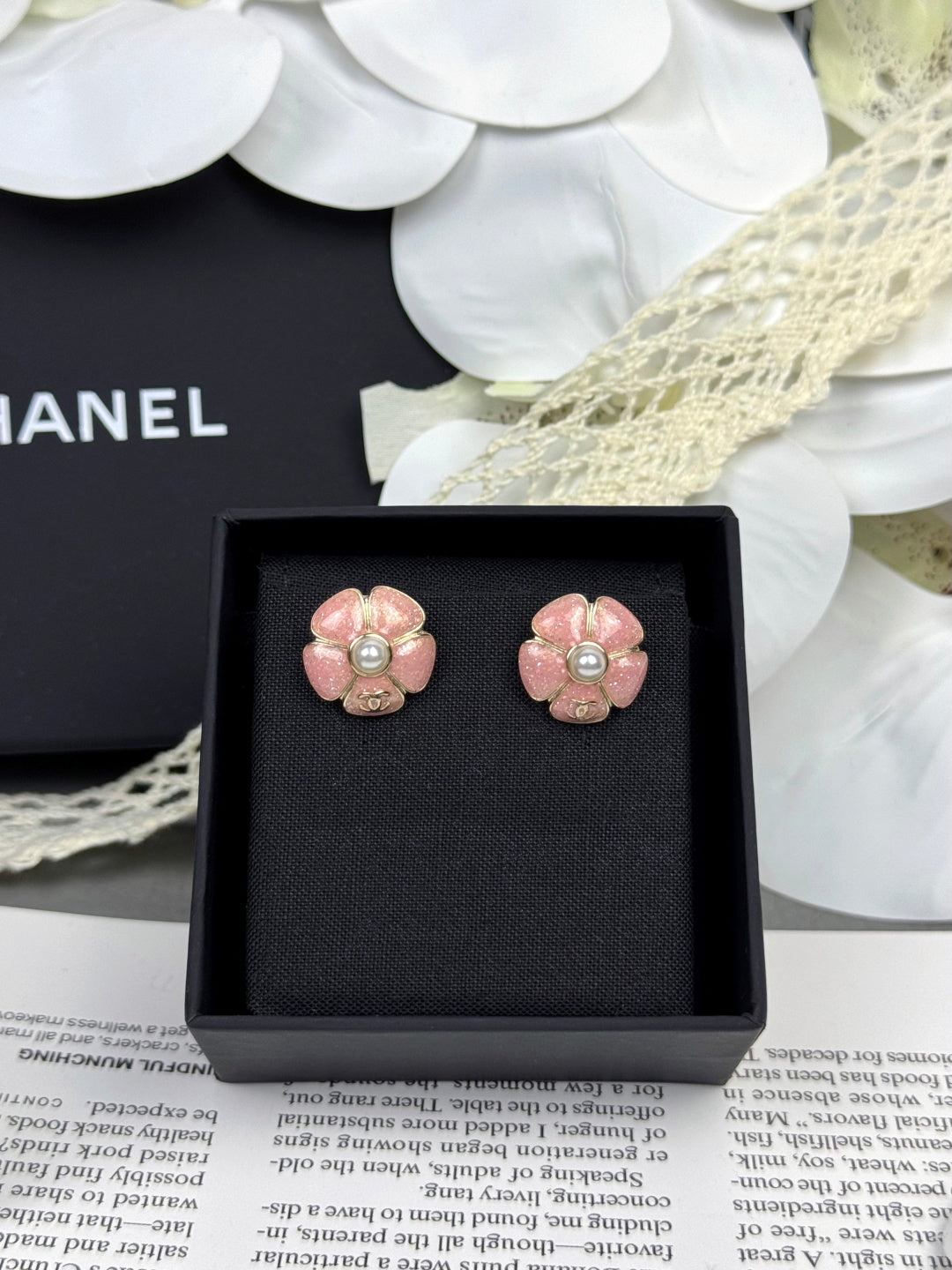 [LUXE]26C Pink Camellia Pearl Enamel Stud Earrings