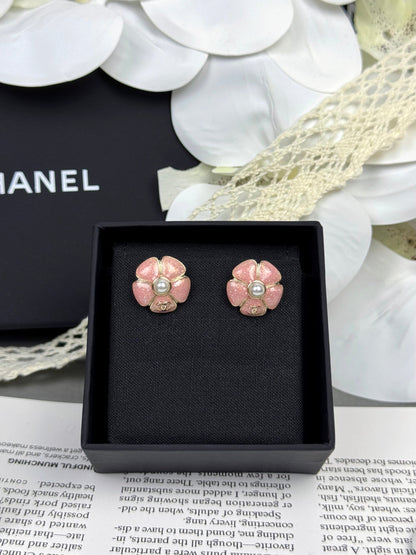 [LUXE]26C Pink Camellia Pearl Enamel Stud Earrings
