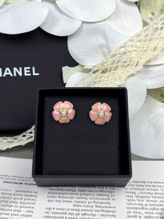 [LUXE]26C Pink Camellia Pearl Enamel Stud Earrings