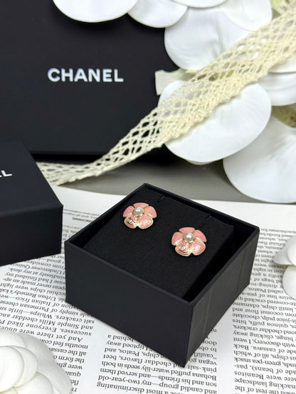 [LUXE]26C Pink Camellia Pearl Enamel Stud Earrings