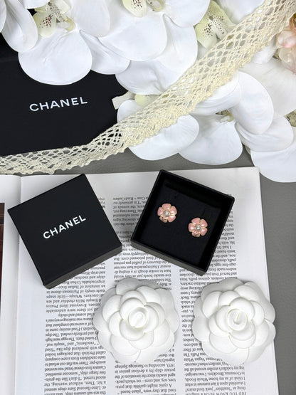 [LUXE]26C Pink Camellia Pearl Enamel Stud Earrings