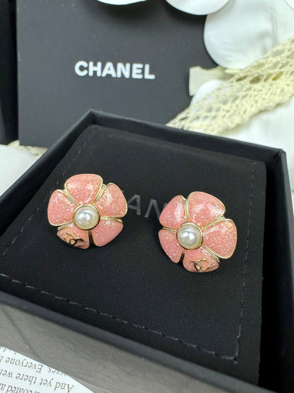 [LUXE]26C Pink Camellia Pearl Enamel Stud Earrings
