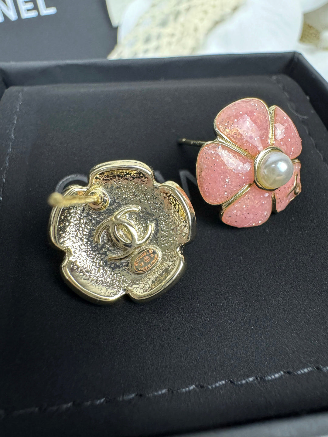 [LUXE]26C Pink Camellia Pearl Enamel Stud Earrings