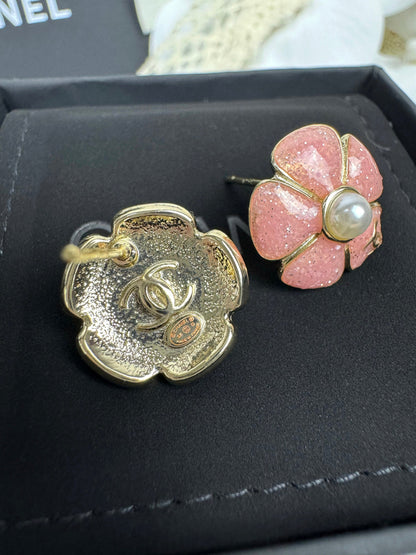 [LUXE]26C Pink Camellia Pearl Enamel Stud Earrings