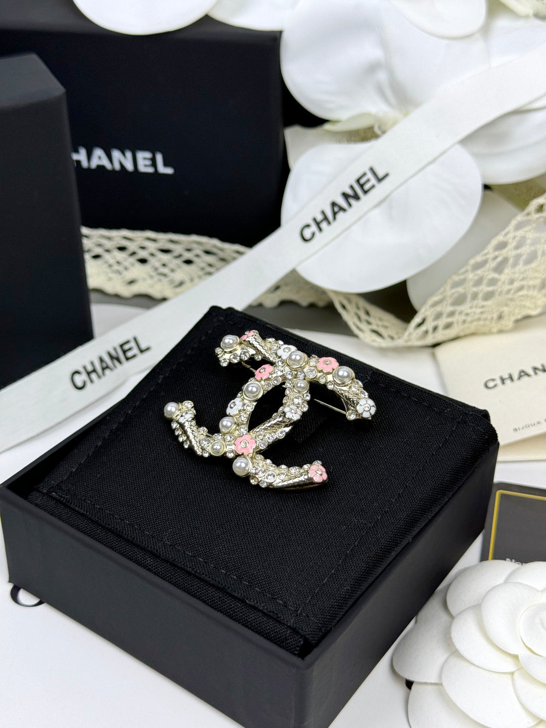 [LUXE]26C Pink-White Enamel Ice Cream Cone Double C Brooch