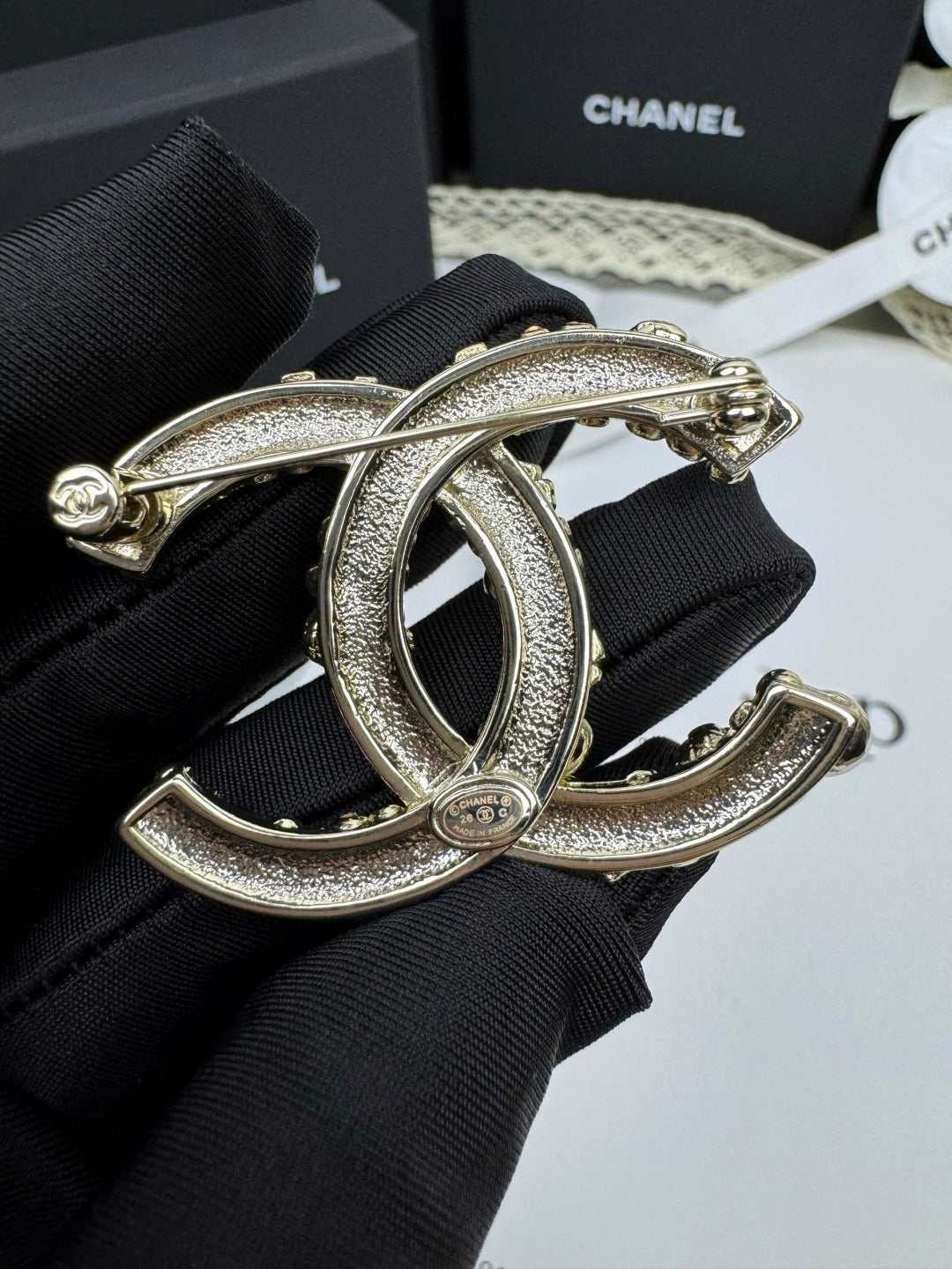 [LUXE]26C Pink-White Enamel Ice Cream Cone Double C Brooch