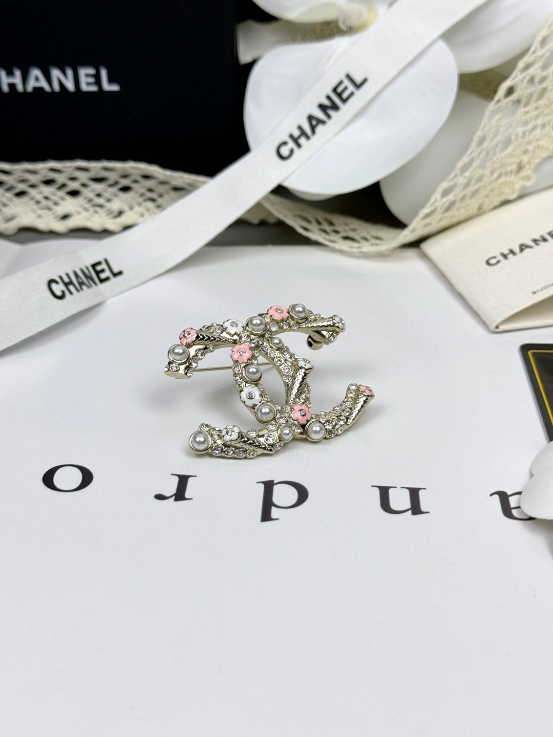 [LUXE]26C Pink-White Enamel Ice Cream Cone Double C Brooch