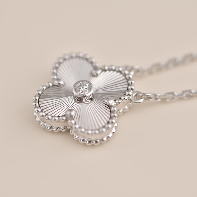 [LUXE]CLOVER  15MM DIAMOND LASER NECKLACE SILVER