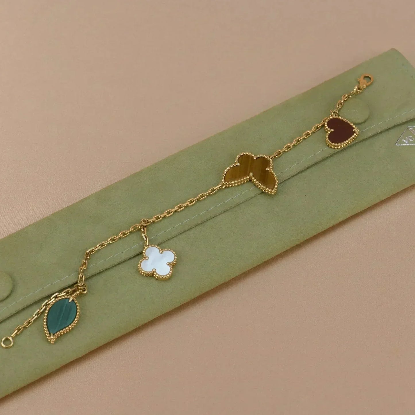 [LUXE]LUCKY SPRING 5 MOTIF GOLD BRACELET