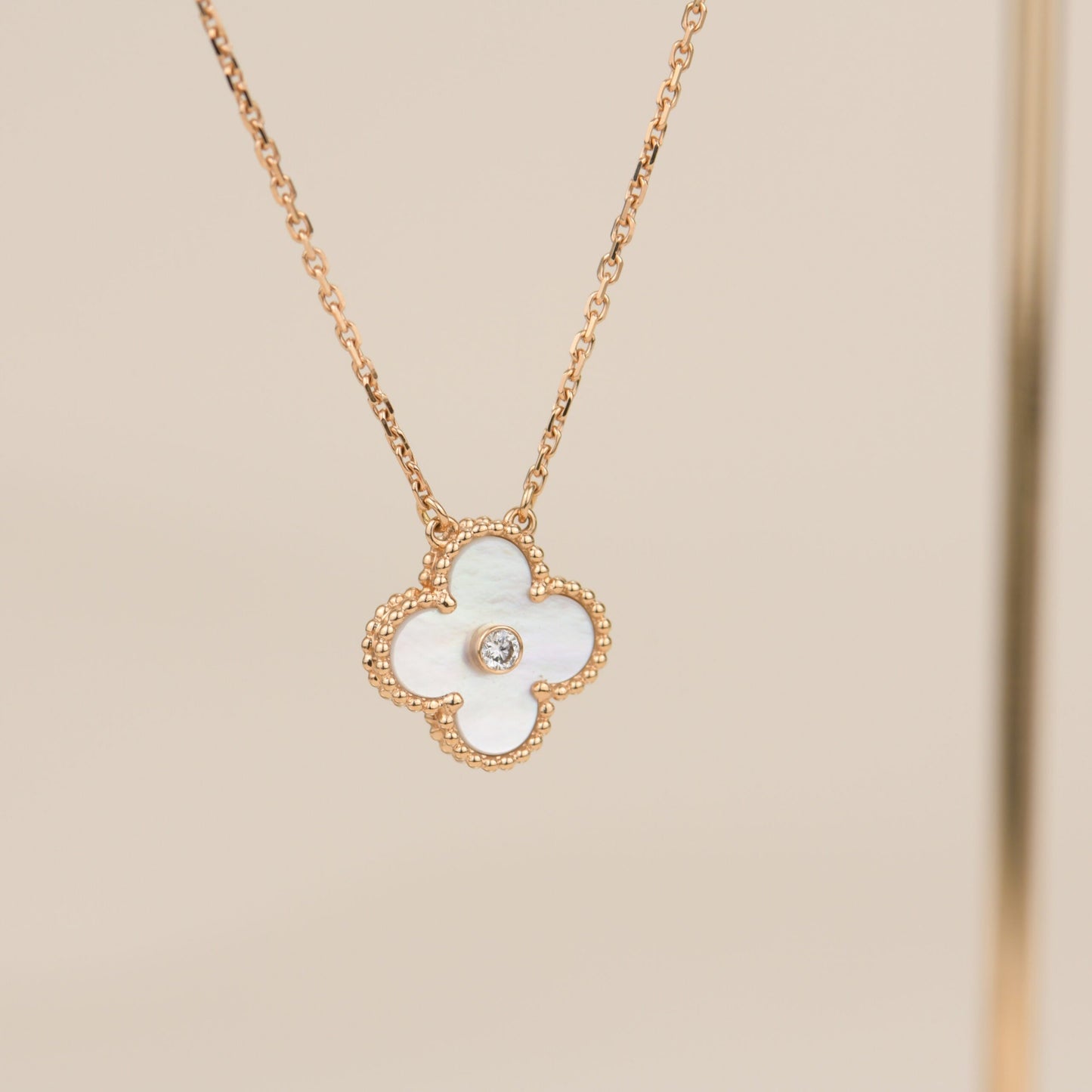 [LUXE]CLOVER 15MM DIAMOND WHITE FRITILLARIA NECKLACE