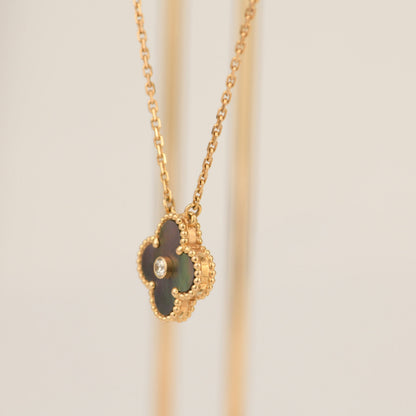 [LUXE]CLOVER 15MM DIAMOND AND MOTHER-OF-GREY NECKLACE