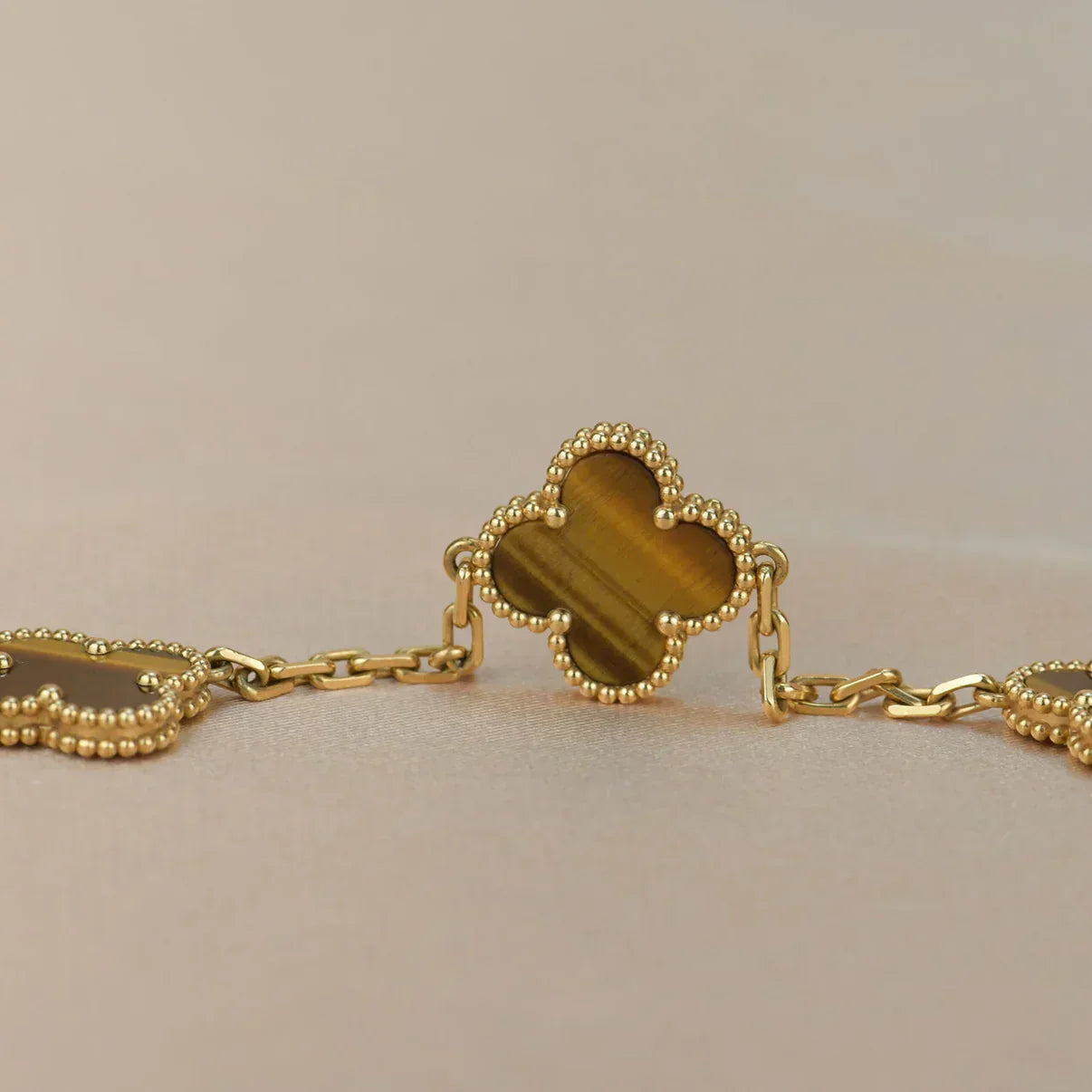 [LUXE] CLOVER 5 MOTIFS TIGER EYE BRACELET COLLECTION