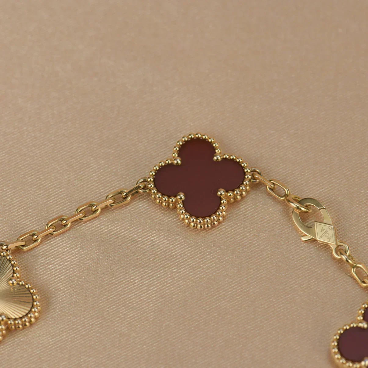 [LUXE] CLOVER 5 MOTIF RED CORNELIAN BRACELET COLLECTION