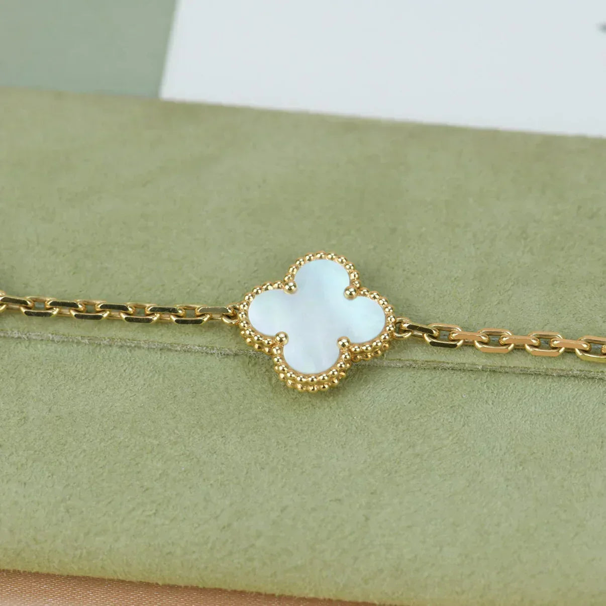 [LUXE]CLOVER WHITE PEARL MOP 5 MOTIF BRACELET COLLECTION
