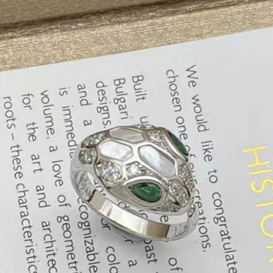 [LUXE]BRAND NEW ASSORTED SNAKE HEAD MOTHER OF PEARL RINGS