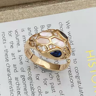 [LUXE]BRAND NEW ASSORTED SNAKE HEAD MOTHER OF PEARL RINGS
