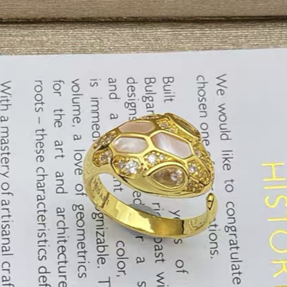 [LUXE]BRAND NEW ASSORTED SNAKE HEAD MOTHER OF PEARL RINGS