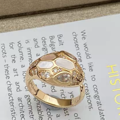[LUXE]BRAND NEW ASSORTED SNAKE HEAD MOTHER OF PEARL RINGS