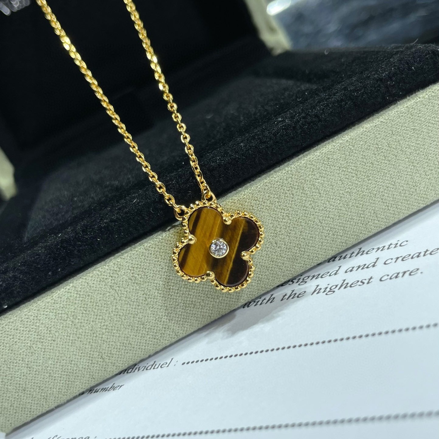 [LUXE]CLOVER 15MM DIAMOND AND YELLOW TIGER'S EYE AGATE necklace
