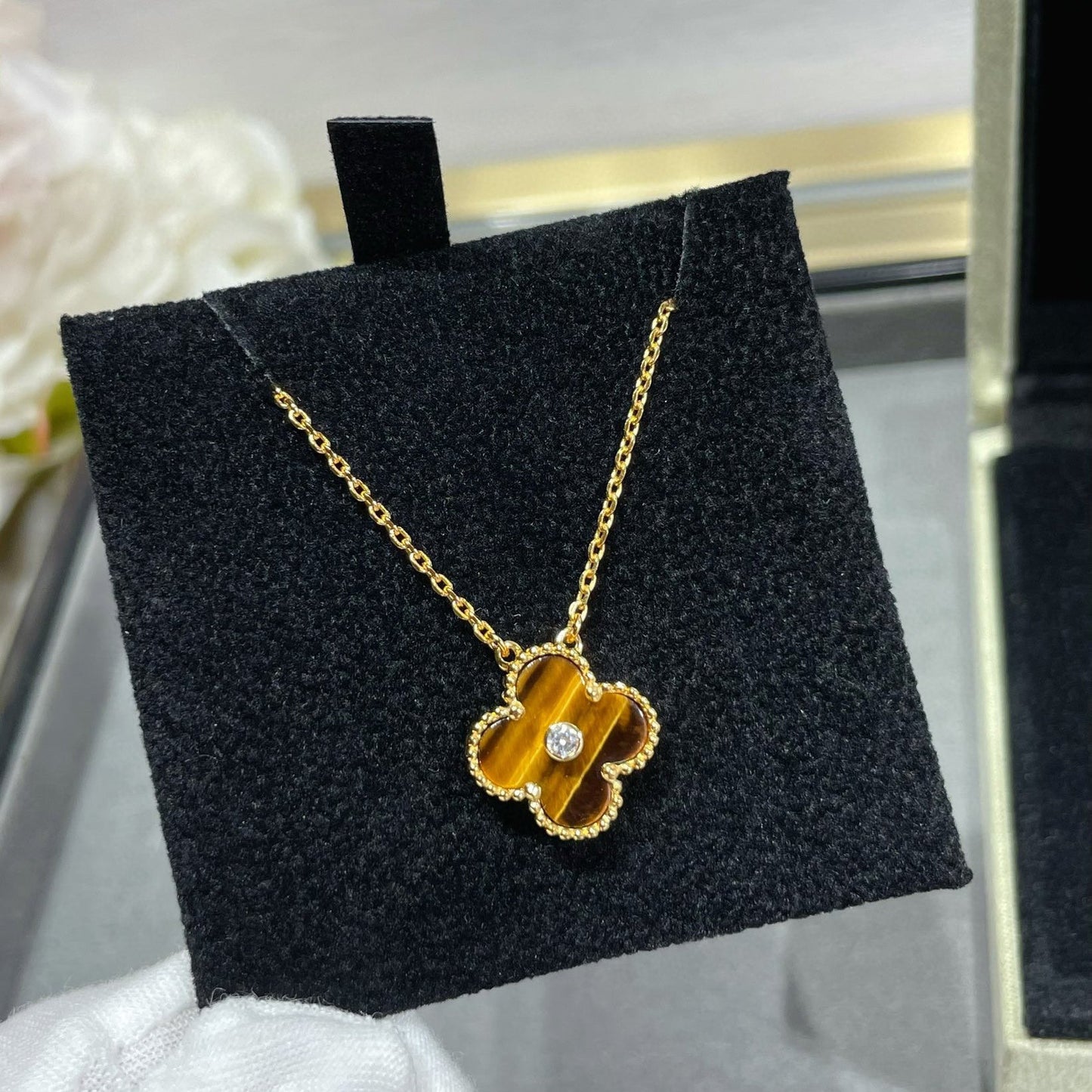 [LUXE]CLOVER 15MM DIAMOND AND YELLOW TIGER'S EYE AGATE necklace