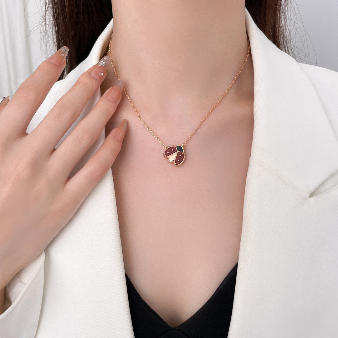 [LUXE]LUCKY  CARNELIANS LADYBUG NECKLACE