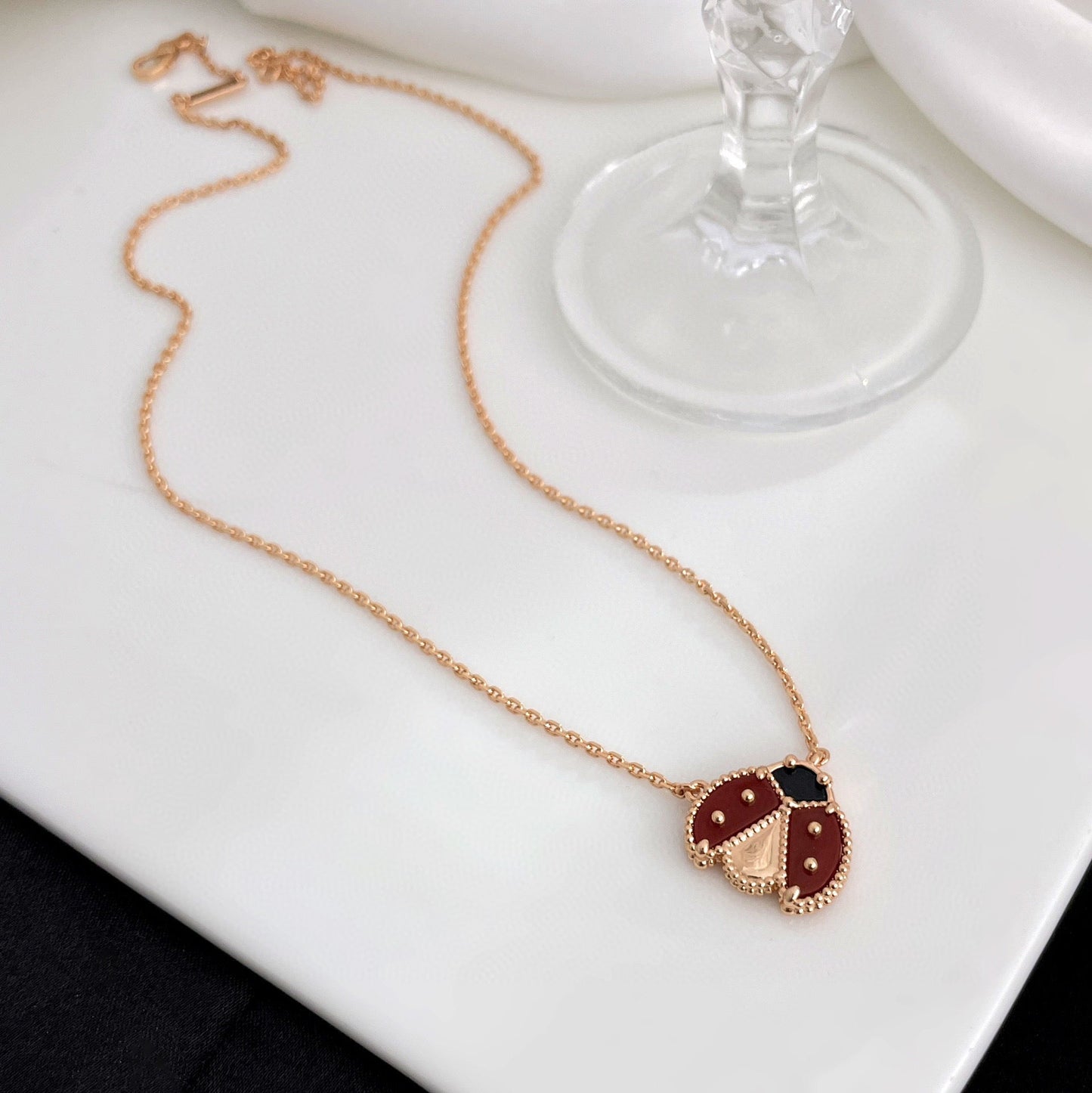[LUXE]LUCKY  CARNELIANS LADYBUG NECKLACE