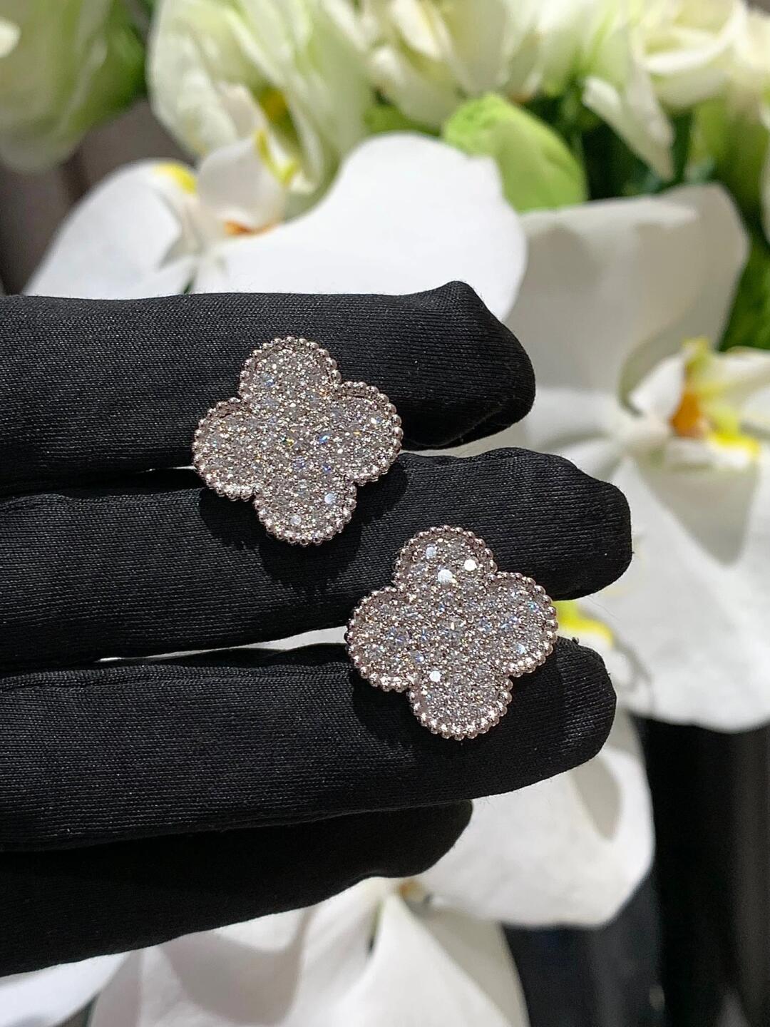 [LUXE]CLOVER 20MM MOTIFS DIAMOND STUD EARRINGS SILVER