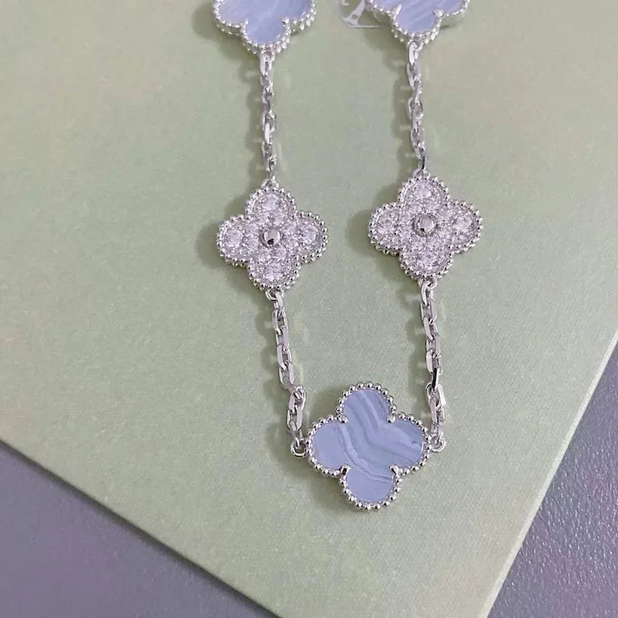 [LUXE] CLOVER 5 MOTIF PURPLE CHALCEDONY BRACELET COLLECTION