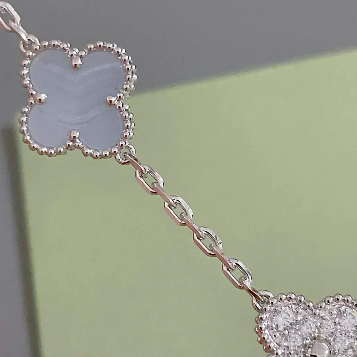 [LUXE] CLOVER 5 MOTIF PURPLE CHALCEDONY BRACELET COLLECTION