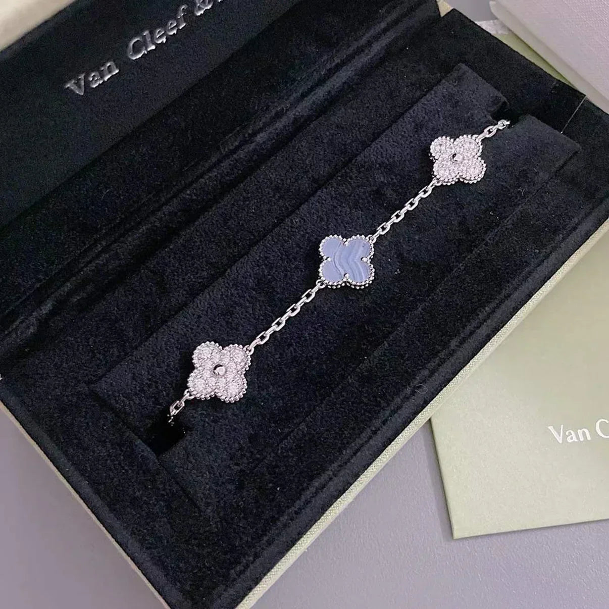 [LUXE] CLOVER 5 MOTIF PURPLE CHALCEDONY BRACELET COLLECTION