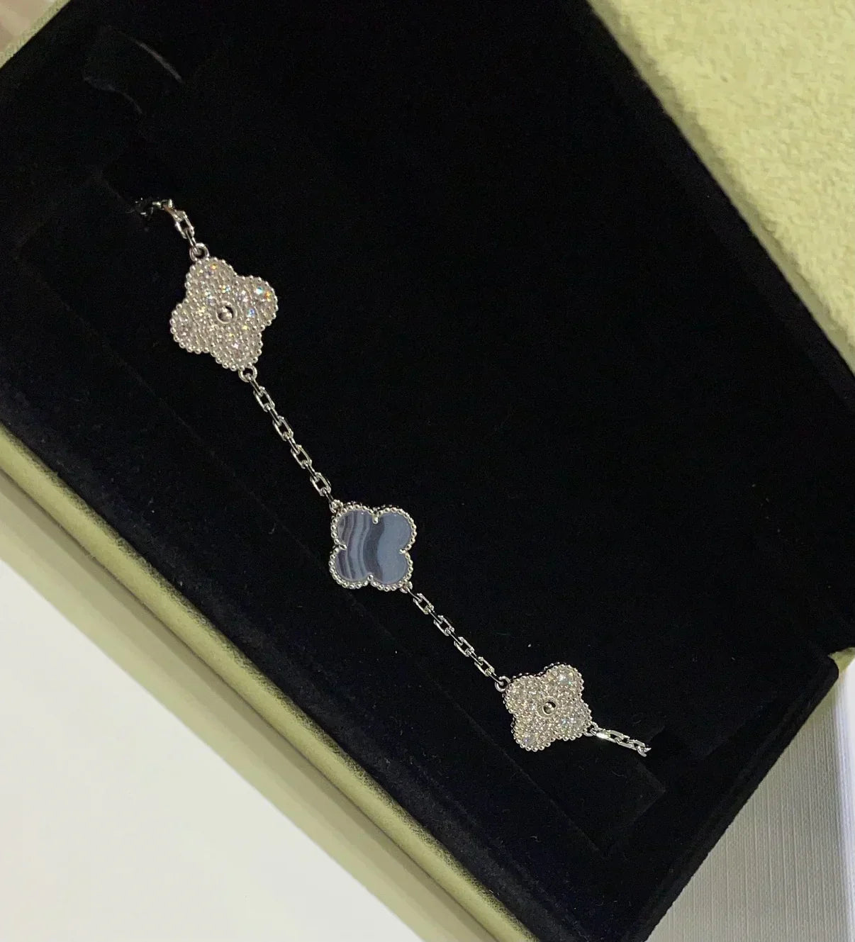 [LUXE] CLOVER 5 MOTIF PURPLE CHALCEDONY BRACELET COLLECTION