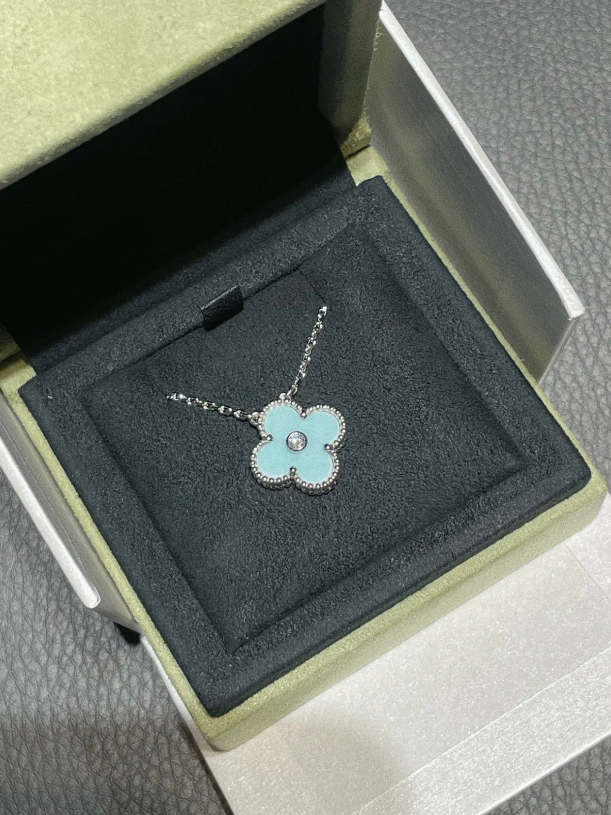 [LUXE]CLOVER 1 DIAMOND LIGHT BLUE SILVER NECKLACE