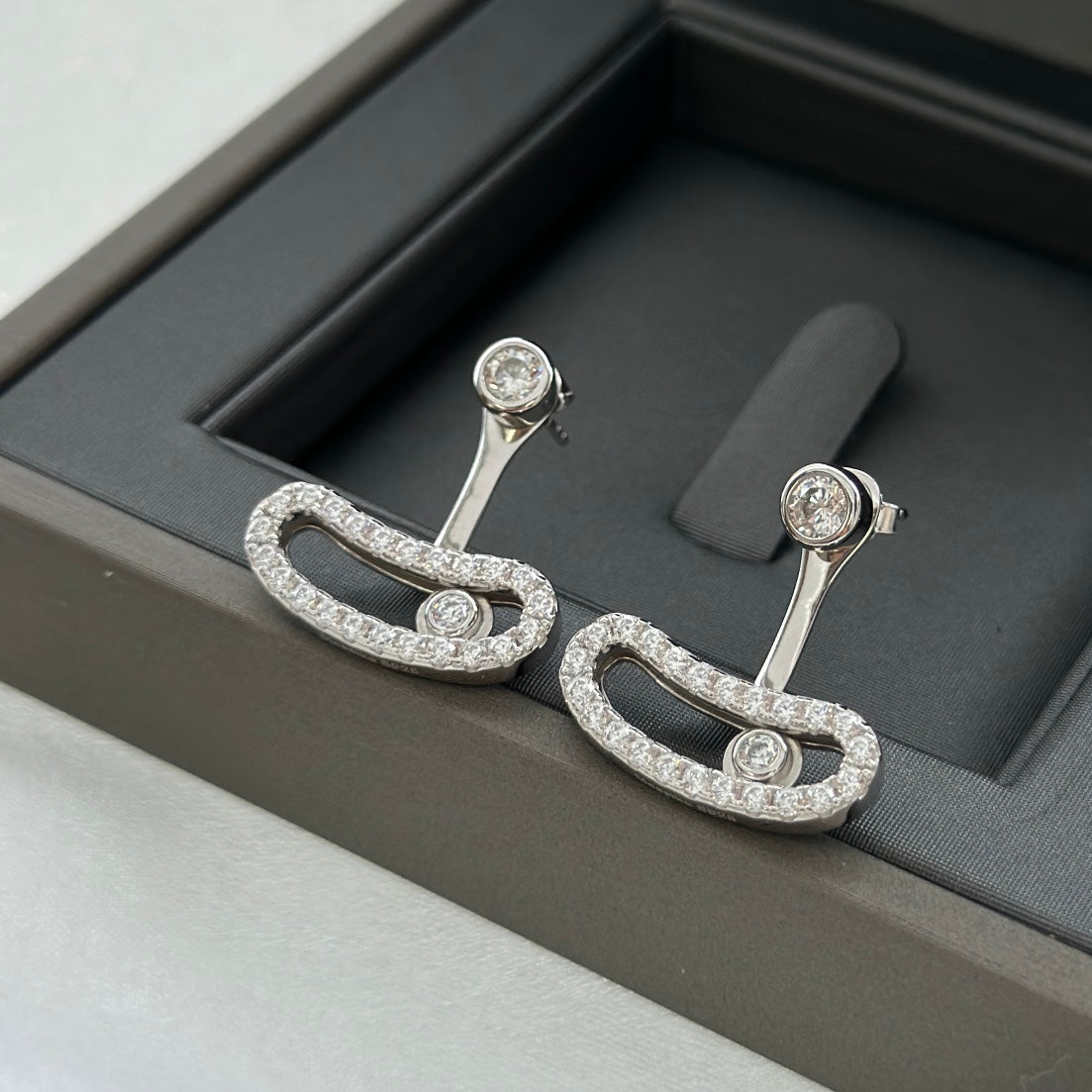 [LUXE]MOVE UNO SILVER DIAMOND EARRINGS