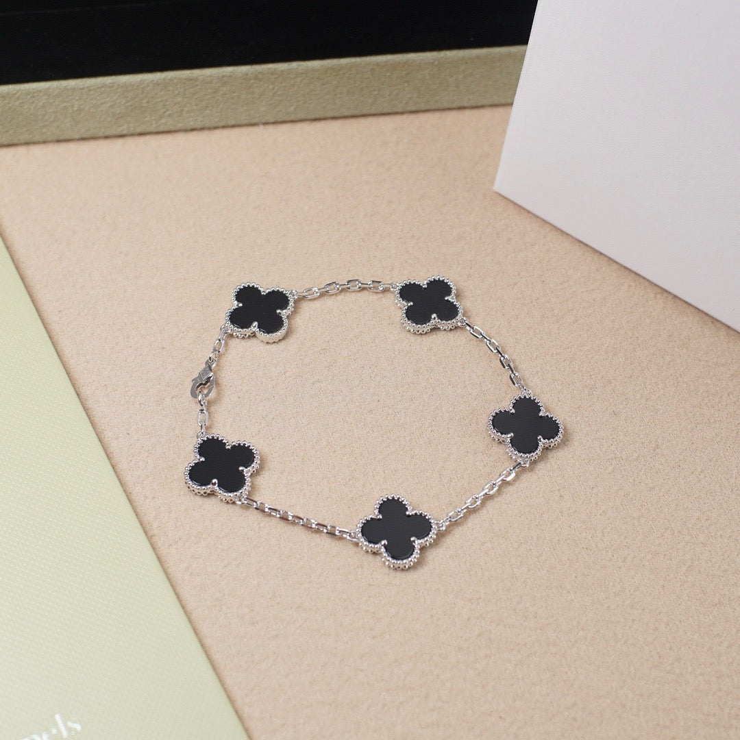 [LUXE] CLOVER 5 MOTIF ONYXS BRACELET COLLECTION