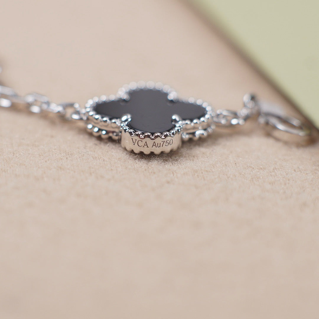 [LUXE] CLOVER 5 MOTIF ONYXS BRACELET COLLECTION