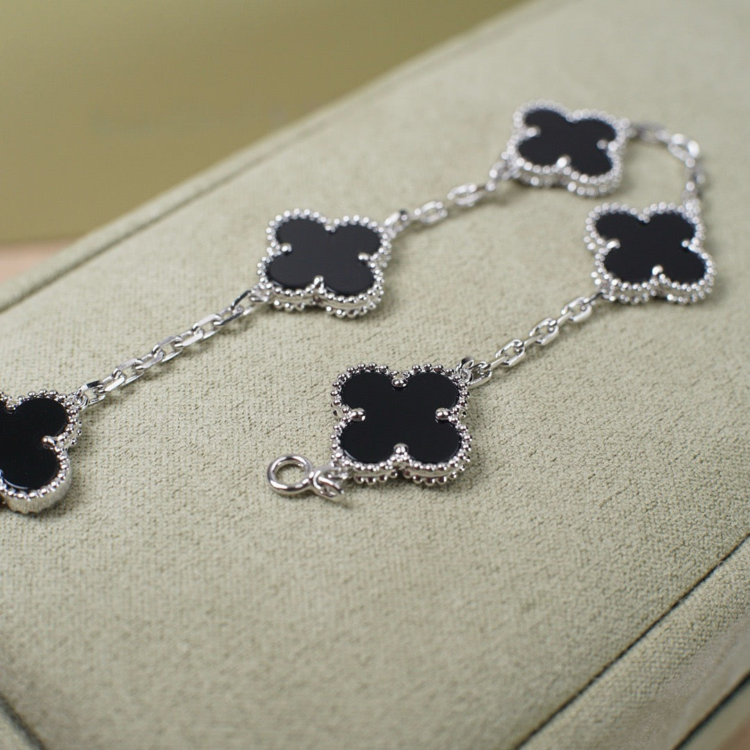 [LUXE] CLOVER 5 MOTIF ONYXS BRACELET COLLECTION