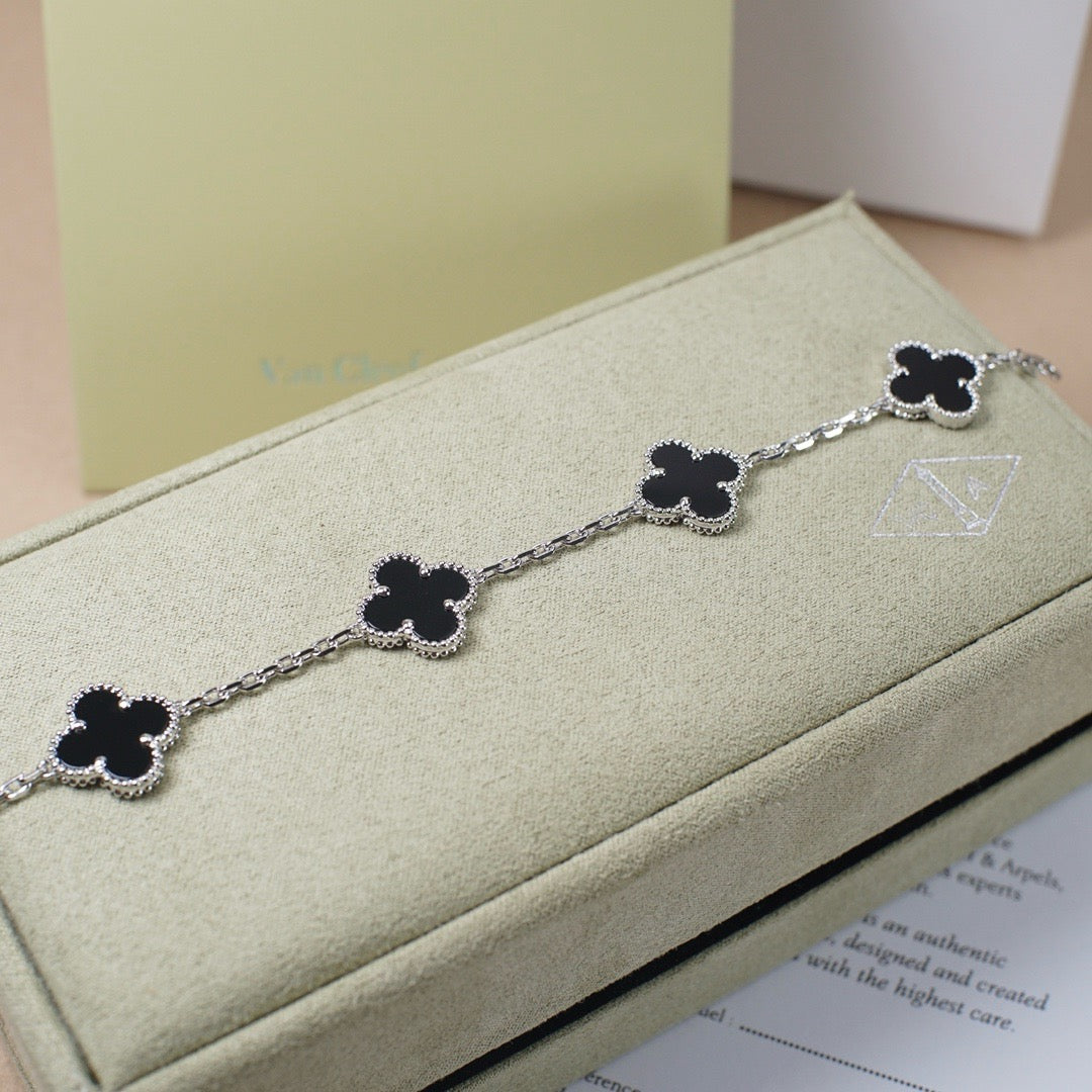 [LUXE] CLOVER 5 MOTIF ONYXS BRACELET COLLECTION