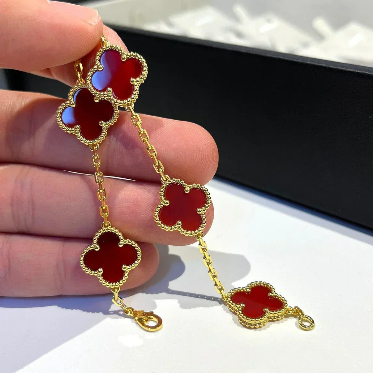 [LUXE] CLOVER 5 MOTIF RED CORNELIAN BRACELET COLLECTION