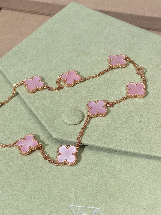 [LUXE Jewellery] Pink Necklace with Ten Clover Designs