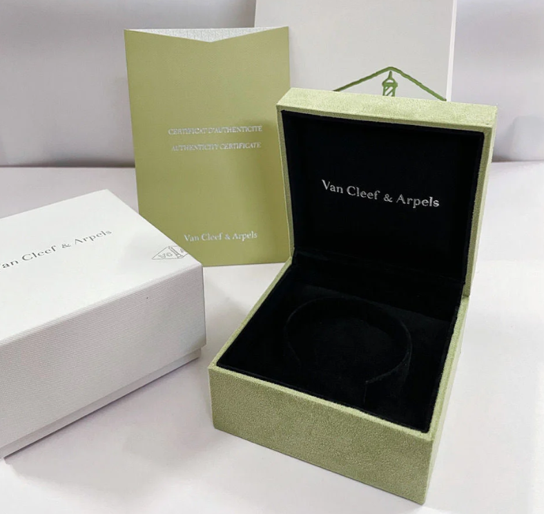 [LUXE]CLOVER 15MM LASER NECKLACE AND BOX