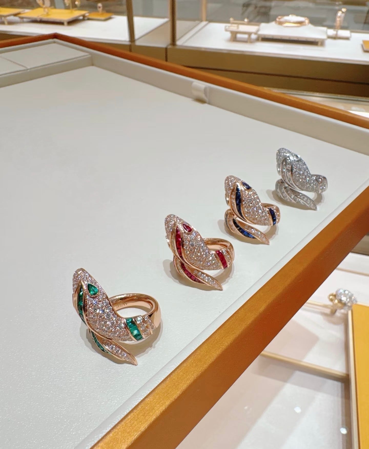 [LUXE]BRAND NEW LUXURY RED SNAKE RING